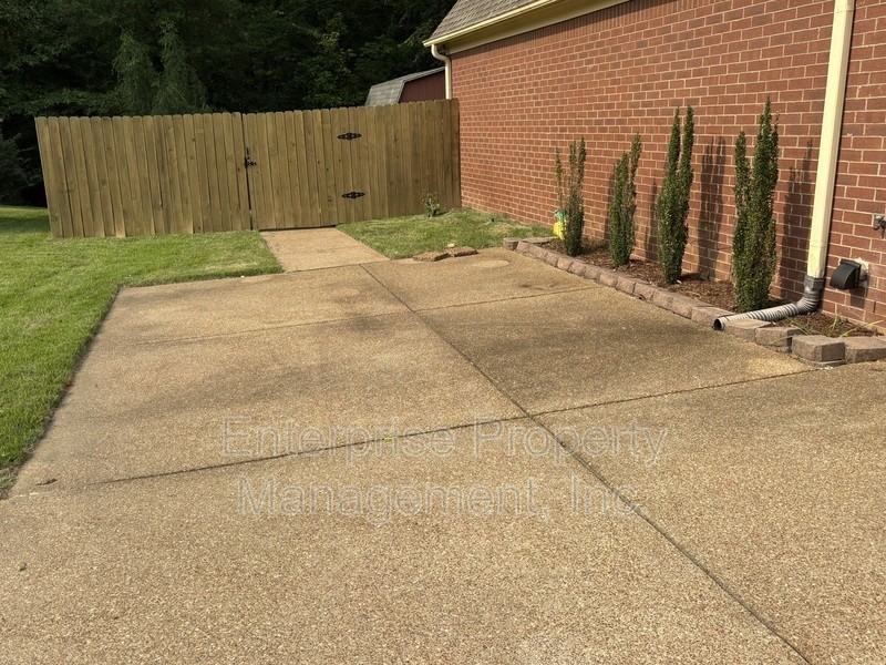 7930 Abington Woods Ave - Photo 3 of 35