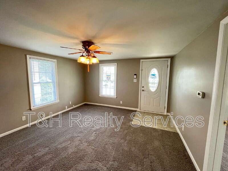 1008 E Wheeler St - Photo 5 of 26