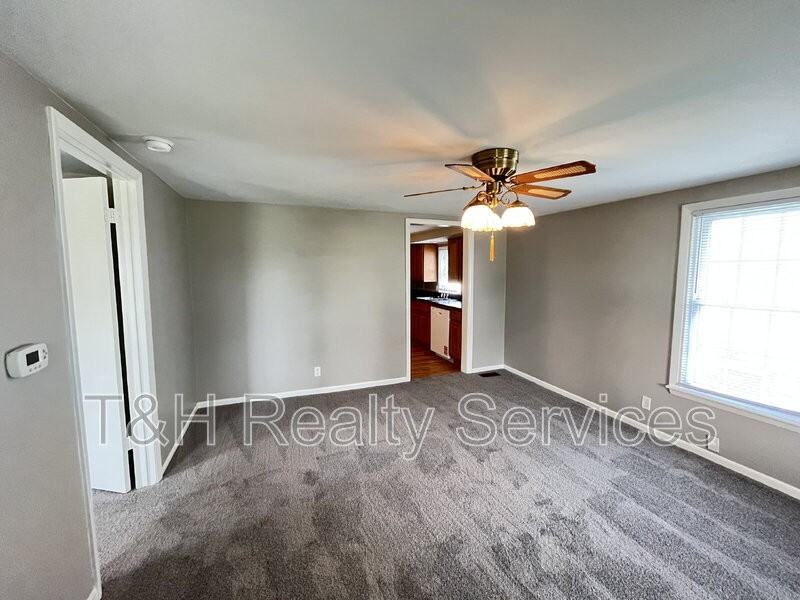 1008 E Wheeler St - Photo 6 of 26