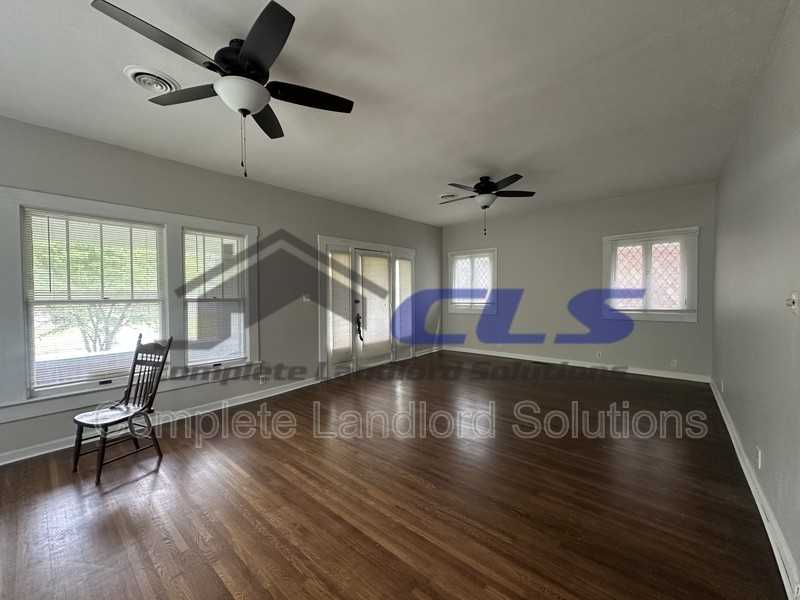 1301 S 9th St - Photo 2 of 6