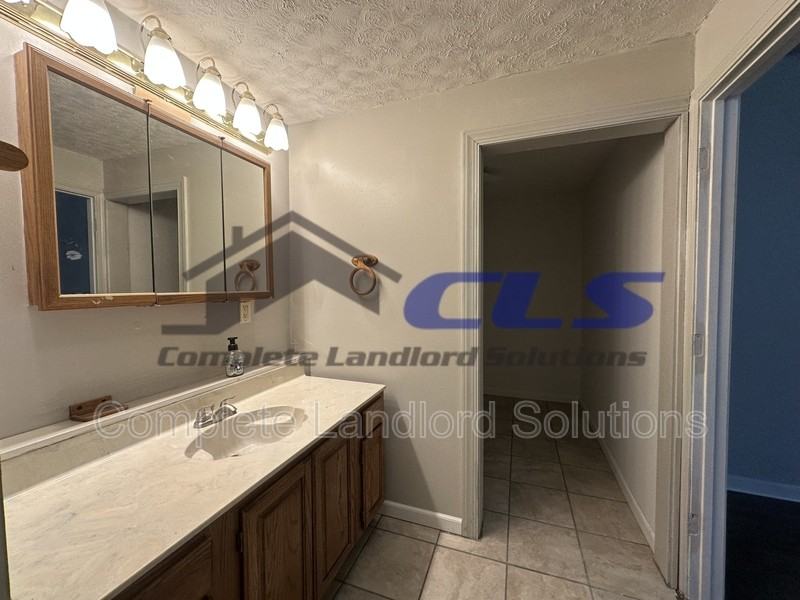 1301 S 9th St - Photo 3 of 6