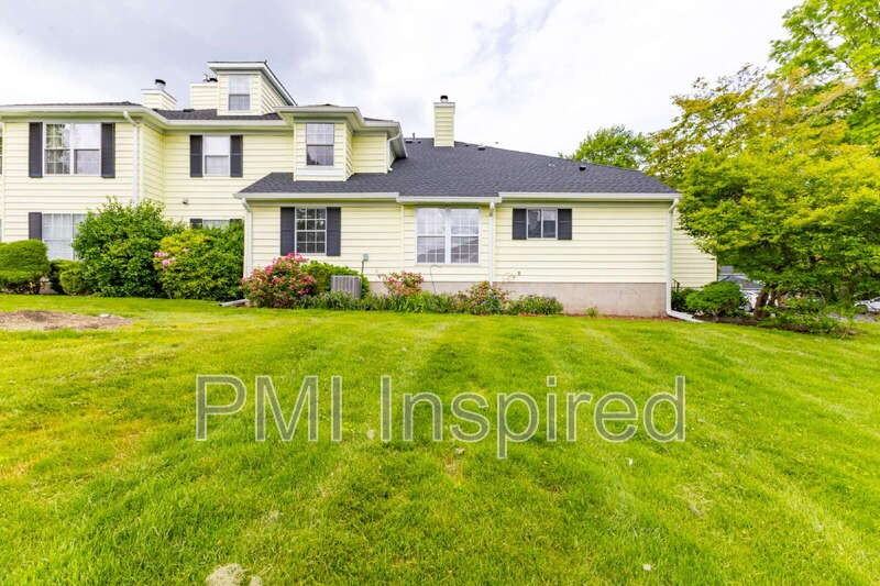 2404 Buckingham Cir - Photo 4 of 25