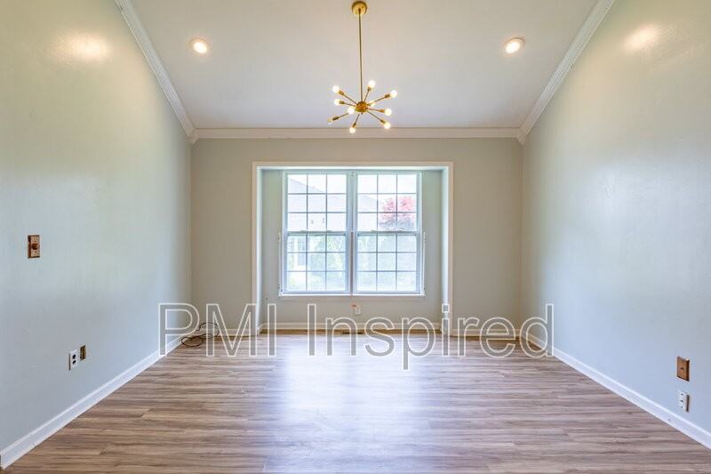 2404 Buckingham Cir - Photo 5 of 25