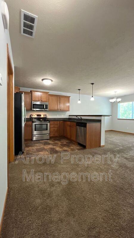 4300 N St - Photo 3 of 28