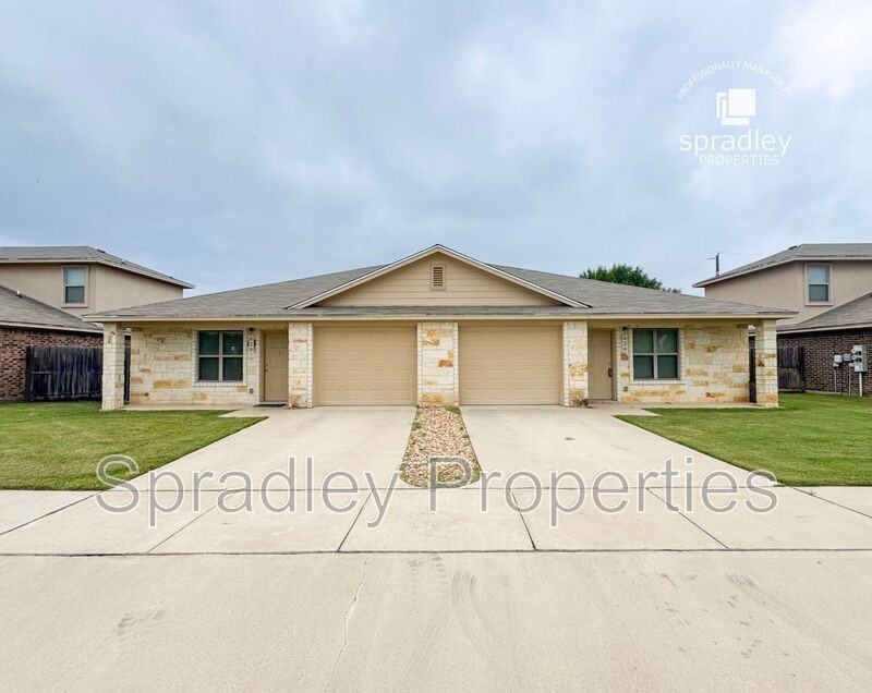 626 Laila Ln - Photo 2 of 14