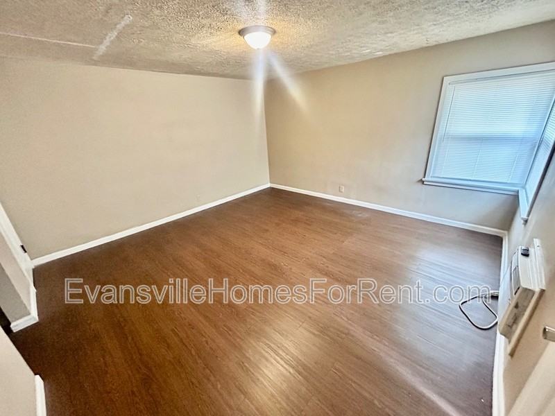 401 N Morton Ave - Photo 2 of 4