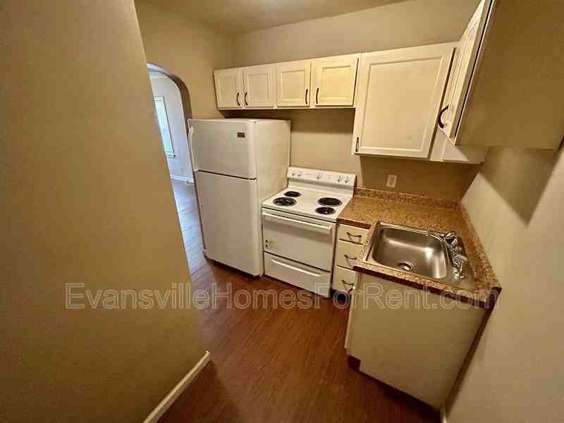 401 N Morton Ave - Photo 3 of 4