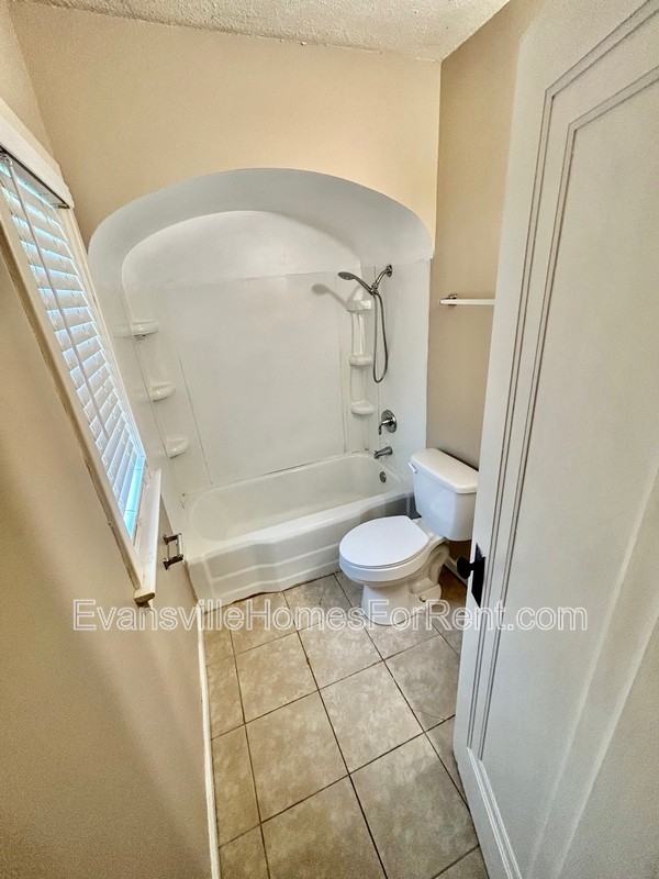 401 N Morton Ave - Photo 4 of 4