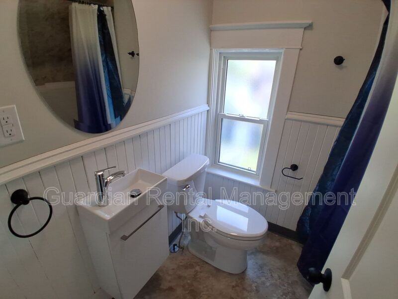623 Vickers St N #4 - Photo 2 of 10