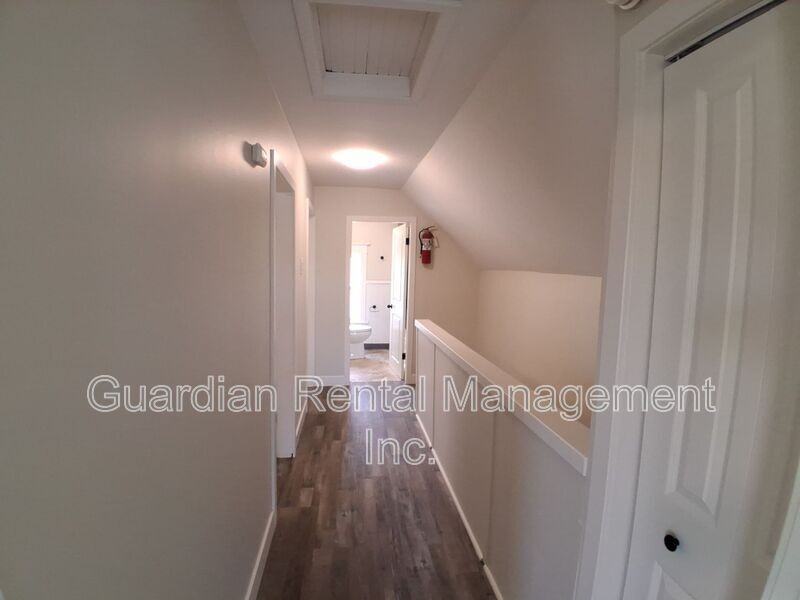 623 Vickers St N #4 - Photo 5 of 10