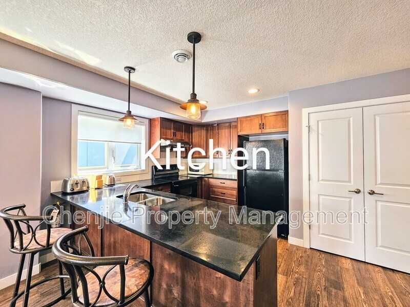 10911 98 St Nw #202 - Photo 2 of 14