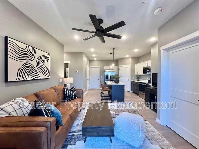 960 N 3rd St #205 - Photo 4 of 9