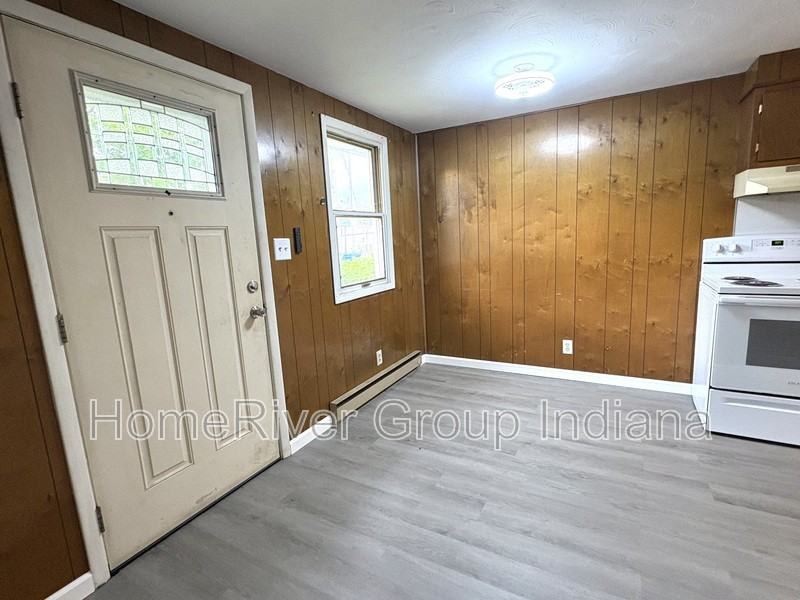 122 Maple Ln - Photo 2 of 12