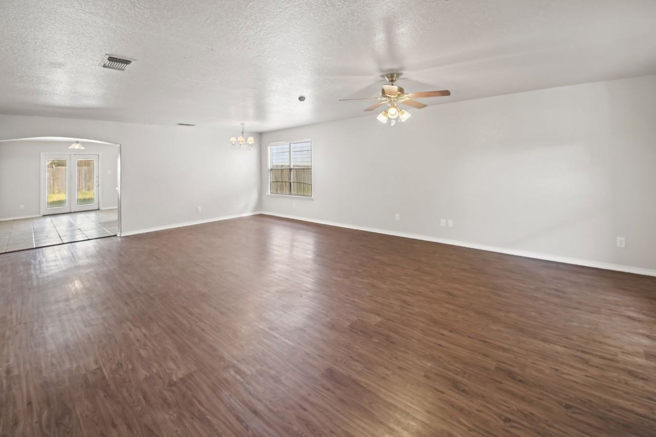 2127 Red Rock Xing - Photo 2 of 32