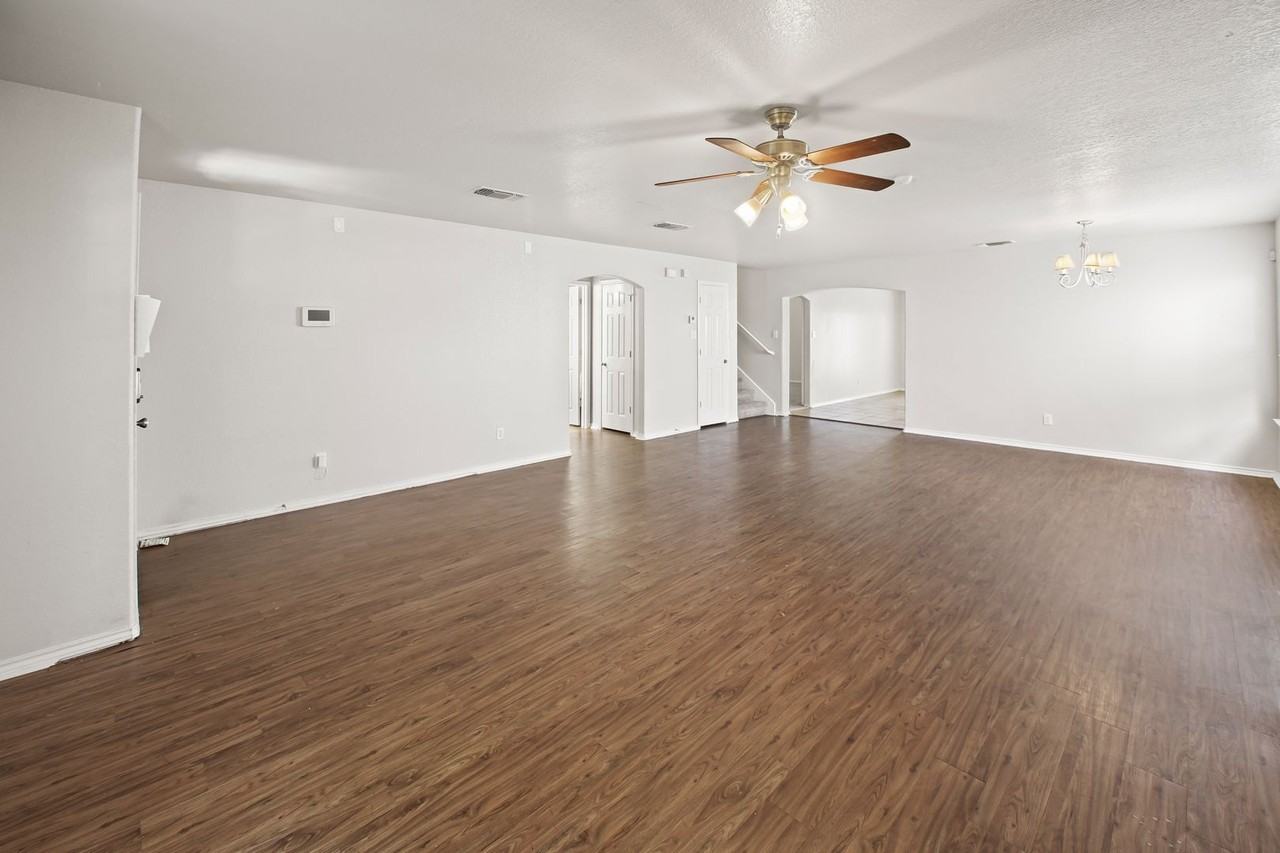 2127 Red Rock Xing - Photo 3 of 32