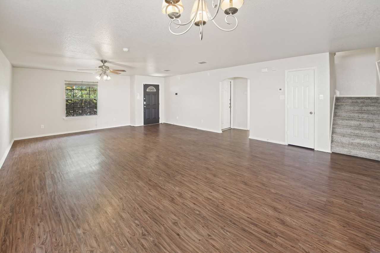 2127 Red Rock Xing - Photo 4 of 32