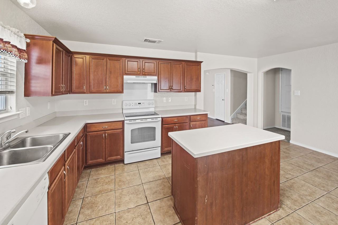 2127 Red Rock Xing - Photo 7 of 32