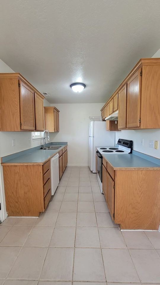 653 N 800 E - Photo 3 of 10