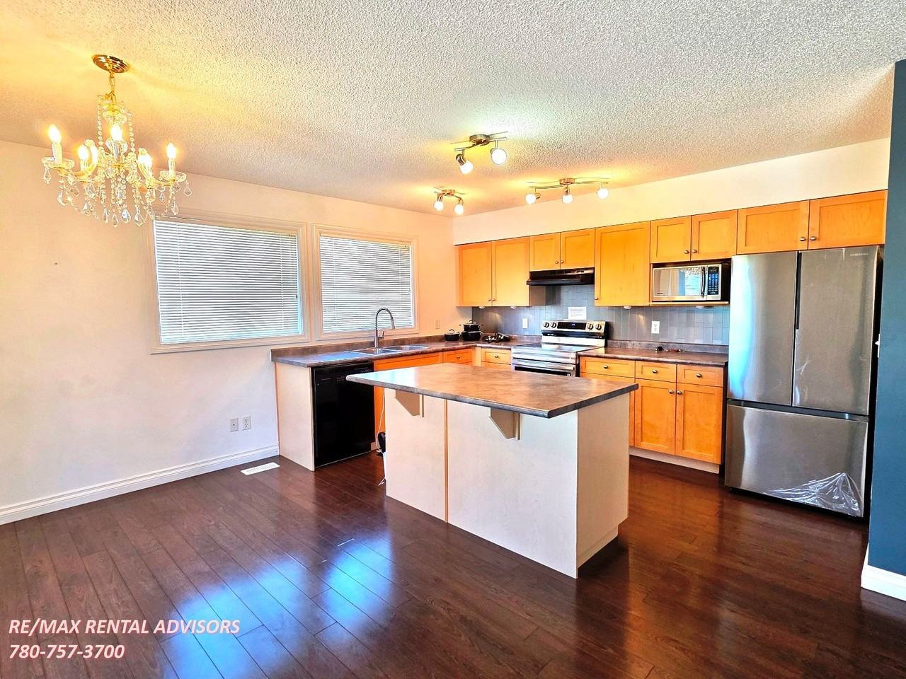 12050 17 Ave Sw - Photo 3 of 23