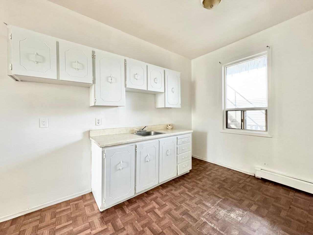 975-983 Barton St East - Photo 4 of 28