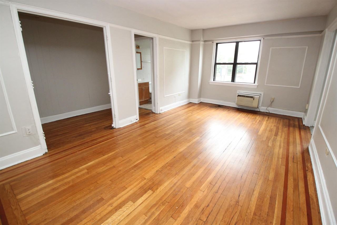 CENTRE COURT -- 158 - Photo 7 of 23