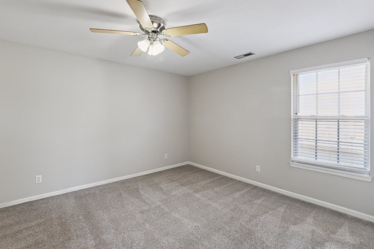 16036 Prairie Way - Photo 2 of 10