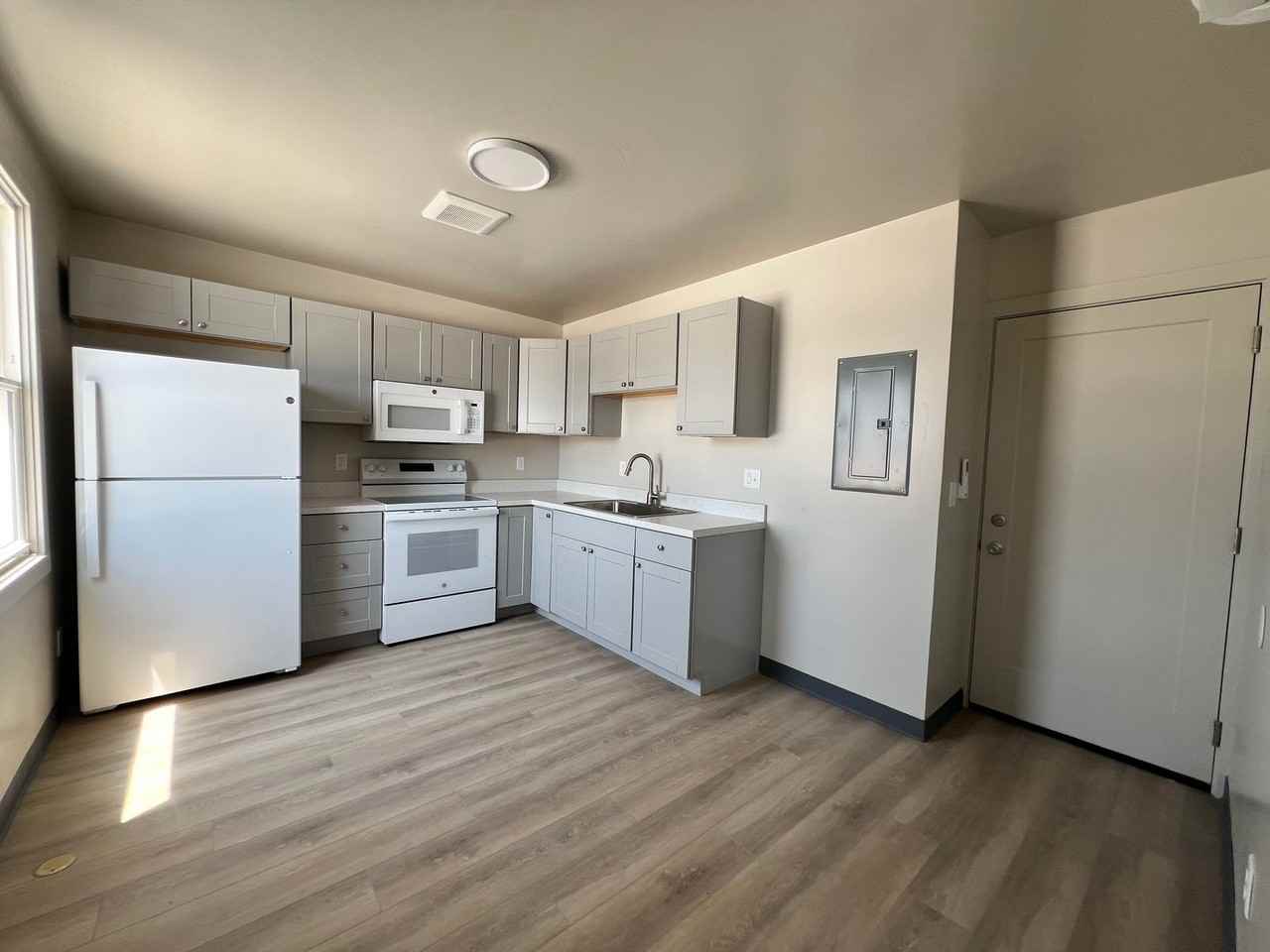 Milmor Apartments - Photo 3 of 15