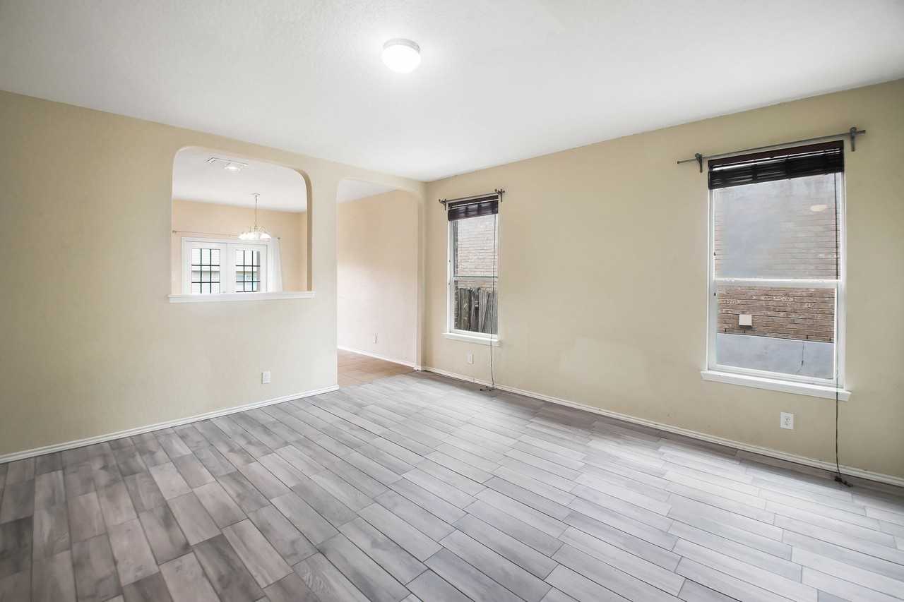 12206 Dewitt Way - Photo 5 of 27