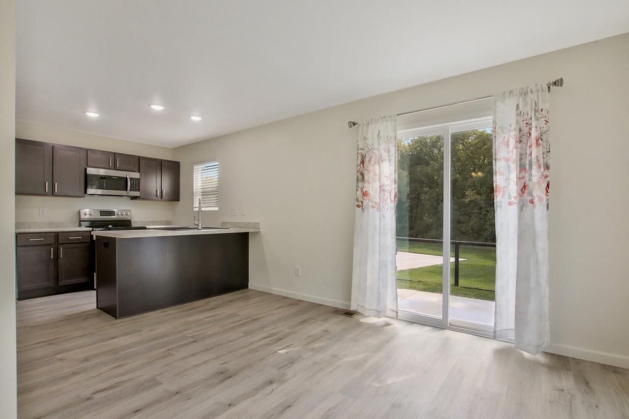 Clear Ridge Townhomes - Photo 3 of 10