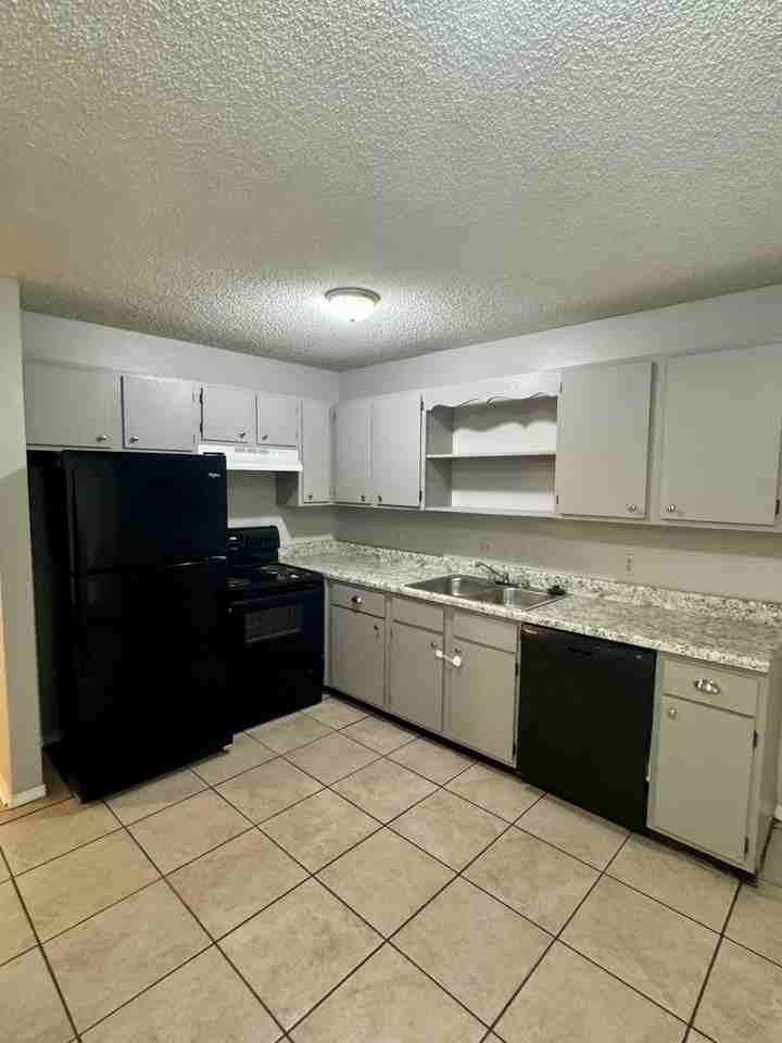 220 Brooke Lynn Dr, Apt. D - Photo 3 of 8