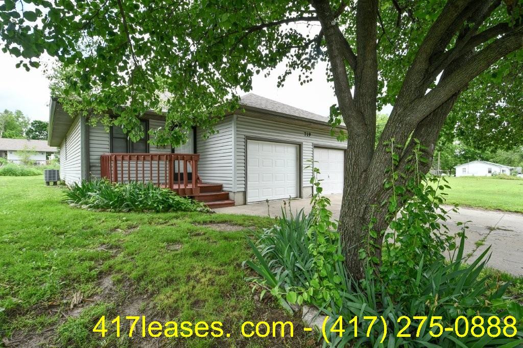 Pine, 719A W - Photo 3 of 29