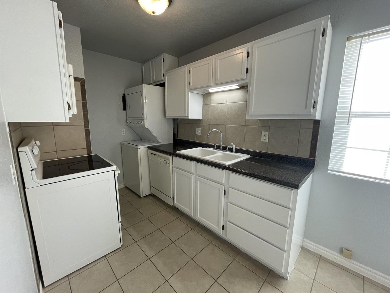 1103 Northwest Carroll Drive - Photo 4 of 15
