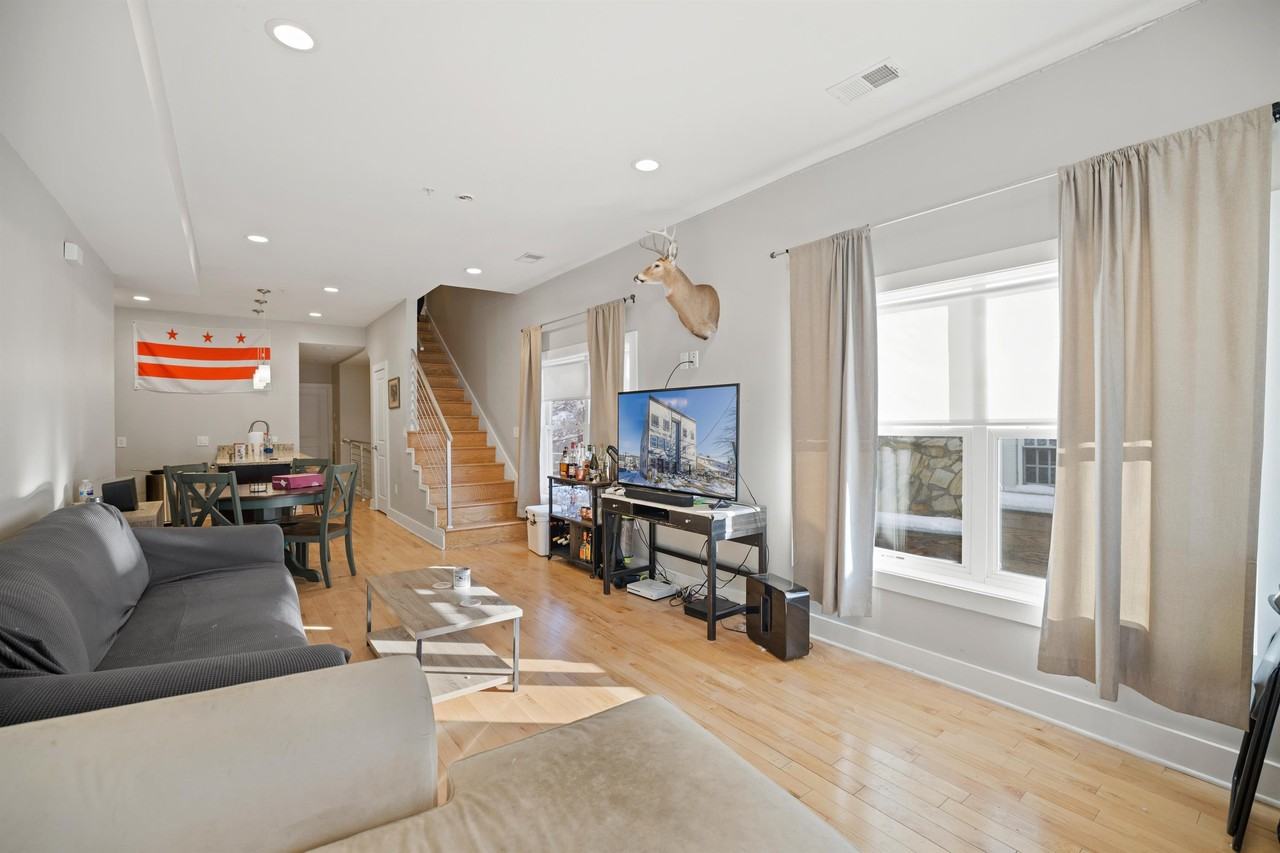 3205 7th St NE - Photo 2 of 22