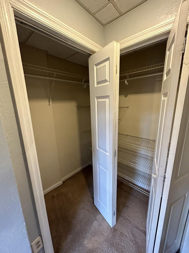 547-549 Lincoln Avenue - Photo 4 of 7