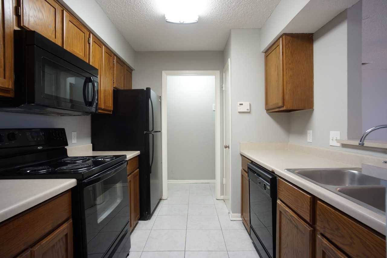 8805 Schick Rd - Photo 3 of 11