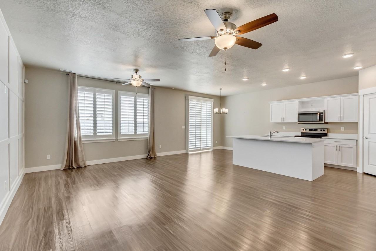 1183 W 1860 S - Photo 2 of 12