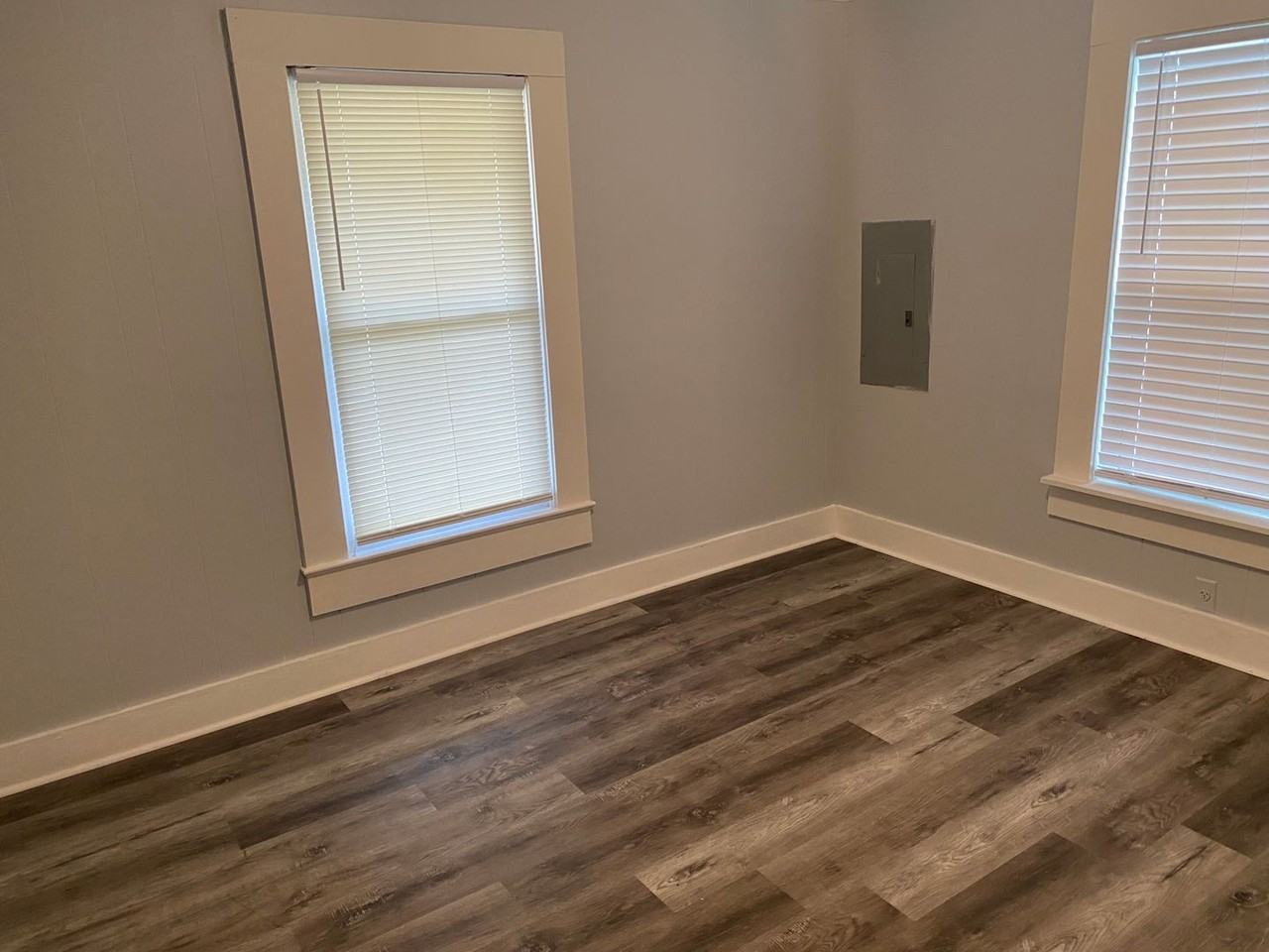 1919 Gieffers St - Photo 3 of 12