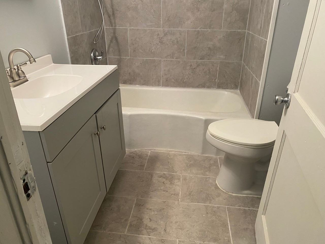 1919 Gieffers St - Photo 4 of 12