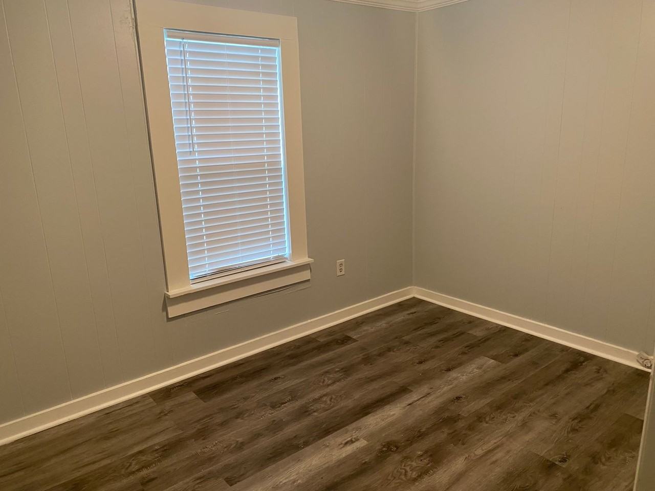 1919 Gieffers St - Photo 5 of 12