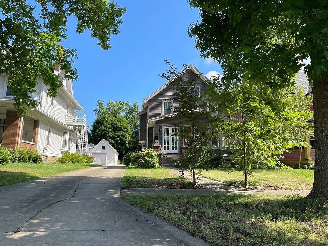 536 Pleasant St - Photo 2 of 15