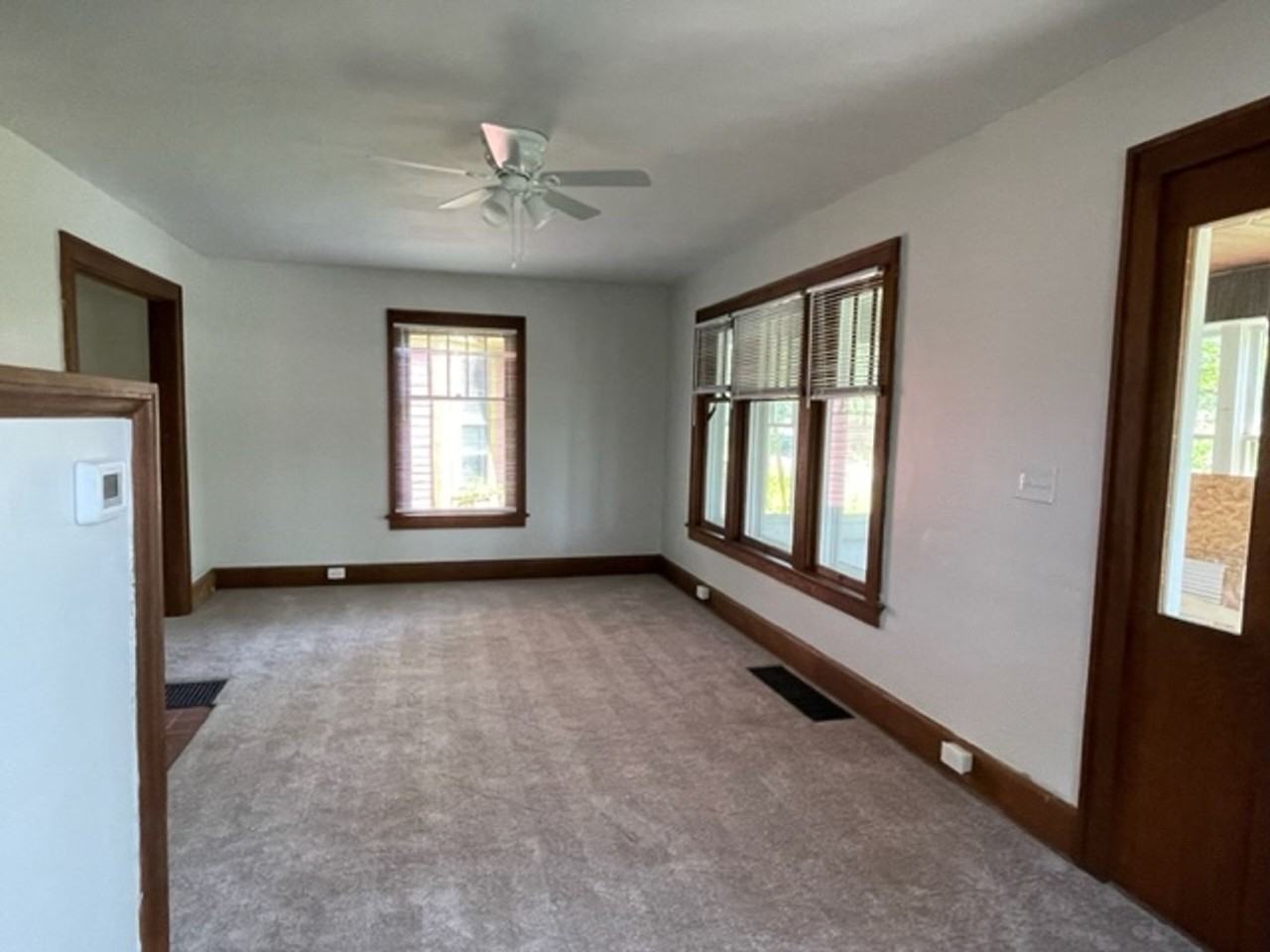 536 Pleasant St - Photo 3 of 15