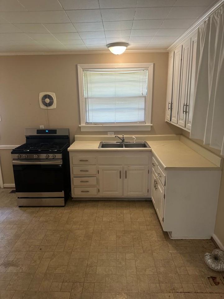 2342 Leah Rd - Photo 4 of 11