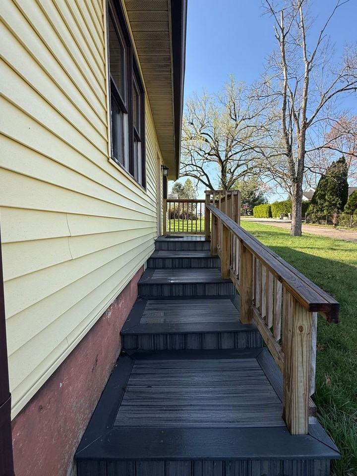2303 S Brown Ave - Photo 2 of 19