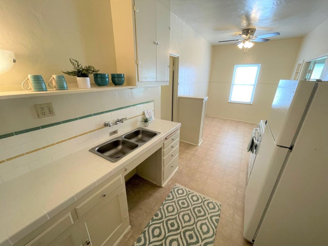 2110thom - Photo 4 of 38