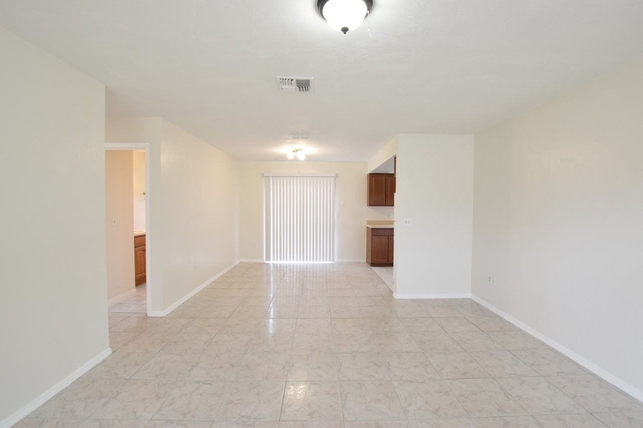 1500 Coronet Dr - Photo 3 of 11