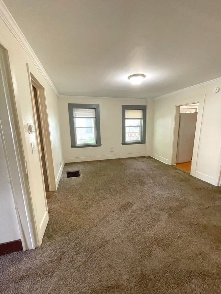 505 Washtenaw Rd - Photo 3 of 30