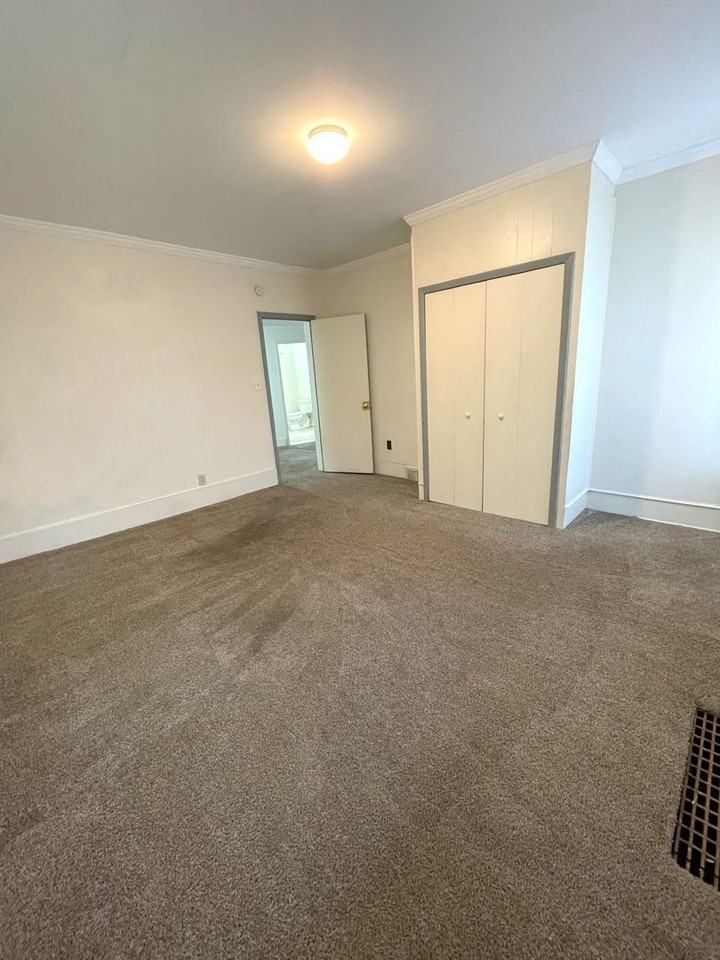 505 Washtenaw Rd - Photo 6 of 30