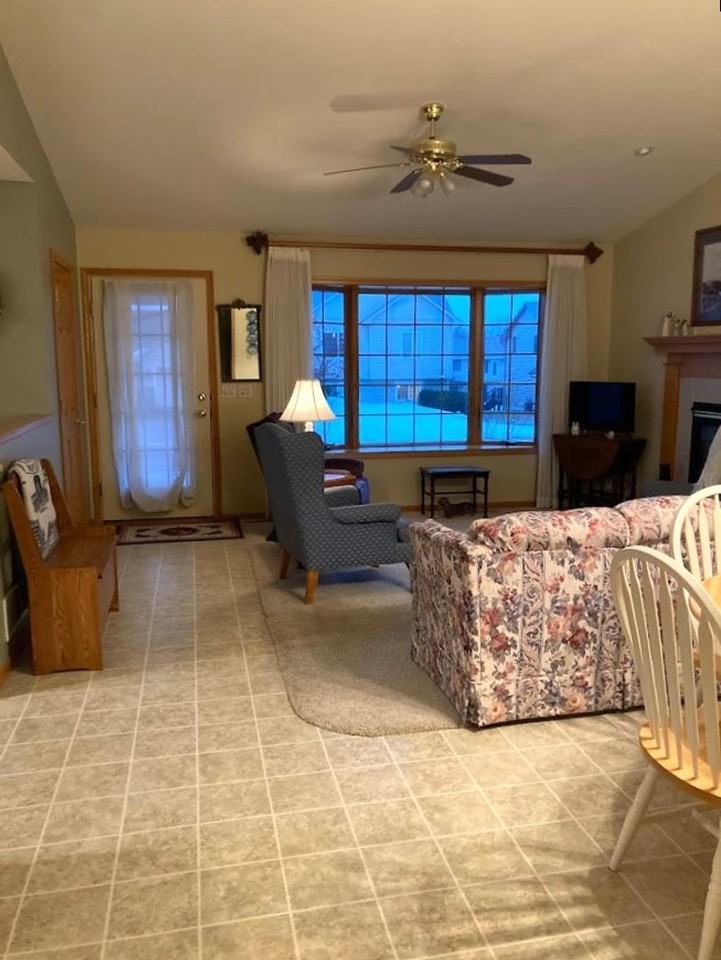 1619 Covey Dr - Photo 4 of 45