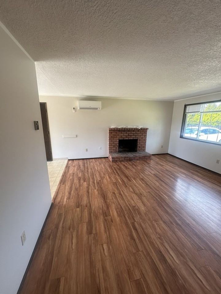 14417 Ne 39th St - Photo 4 of 19