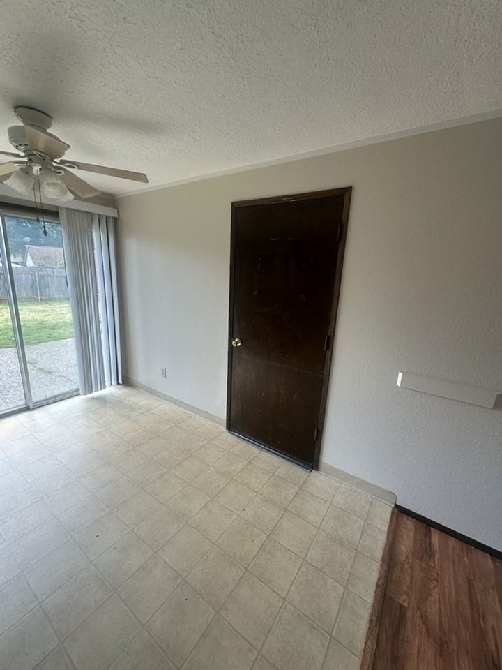 14417 Ne 39th St - Photo 5 of 19